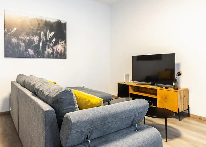 Modern And Lovely Next To Subway Station Apartment *