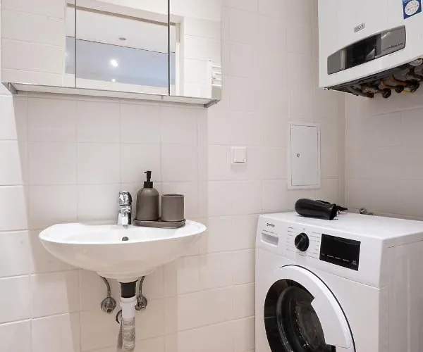 Modern And Lovely Next To Subway Station Apartment Wien