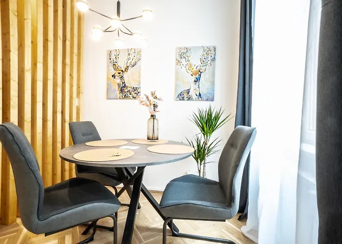 Modern And Lovely Next To Subway Station Apartment *