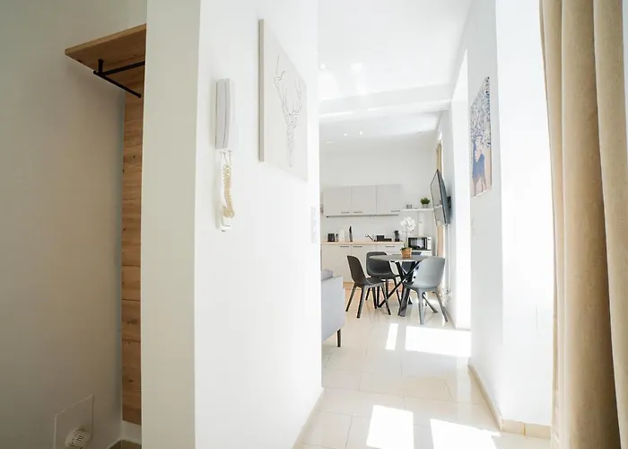 Apartment Modern And Lovely Next To Subway Station *