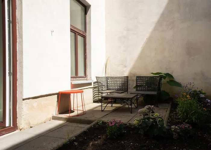 Modern And Lovely Next To Subway Station *