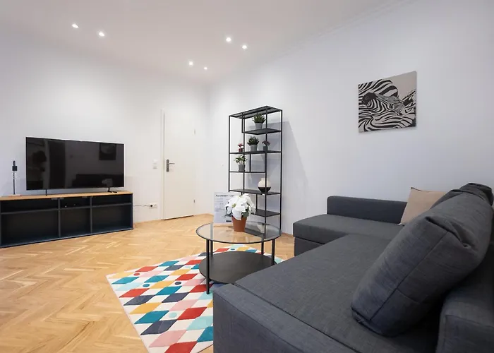 Modern And Lovely Next To Subway Station *