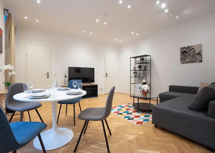 Modern And Lovely Next To Subway Station Apartment *